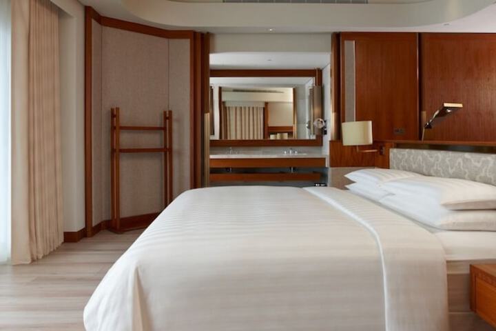 Room 3 of 48