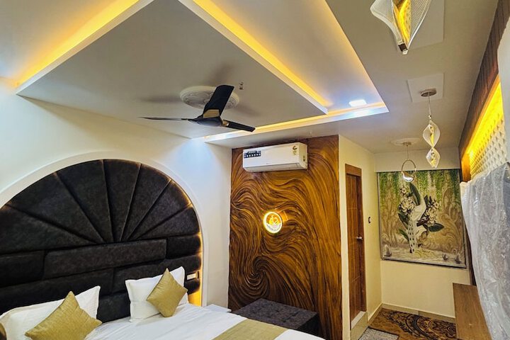 Room 12 of 30