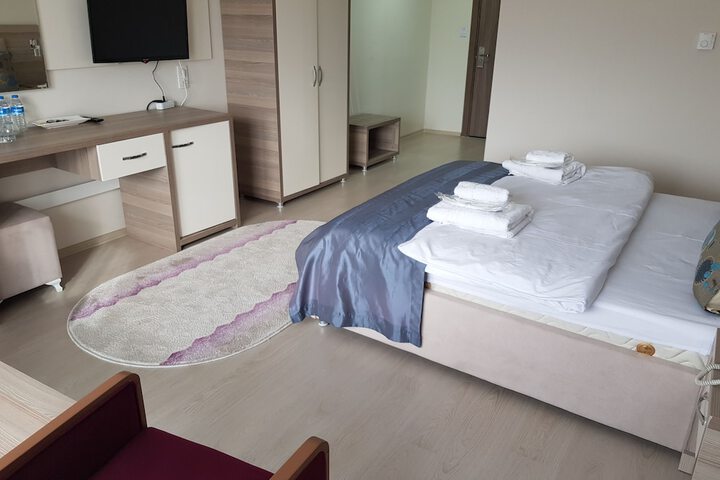 Room 7 of 13