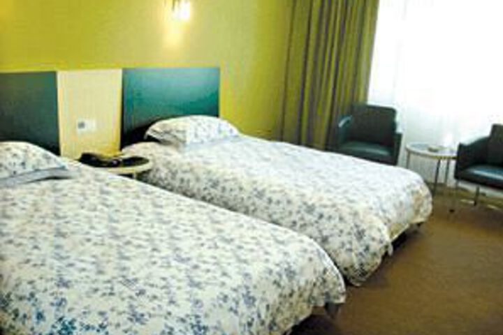 Room 7 of 9