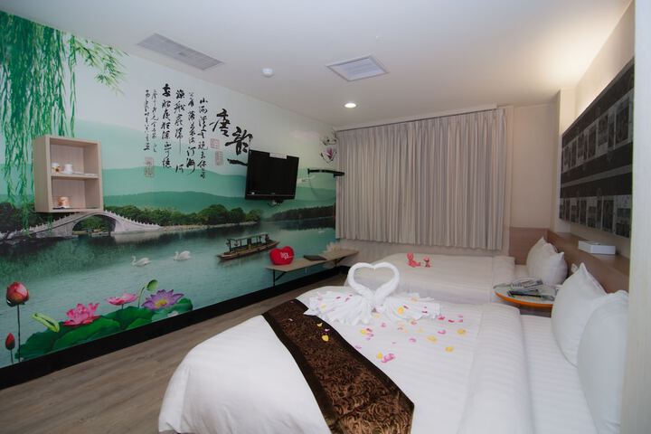 Room 7 of 15