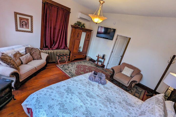 Room 3 of 7