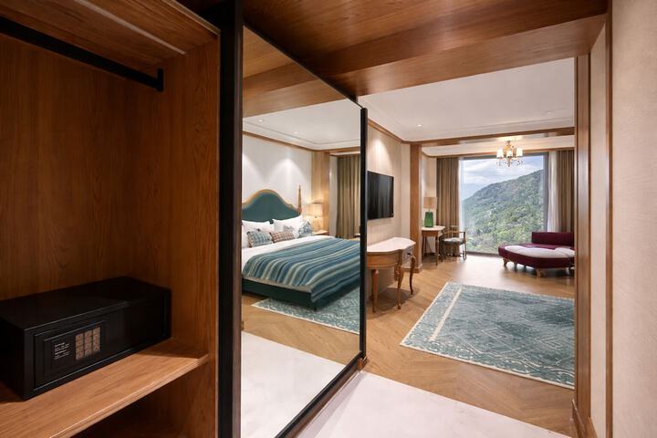 Room 19 of 40