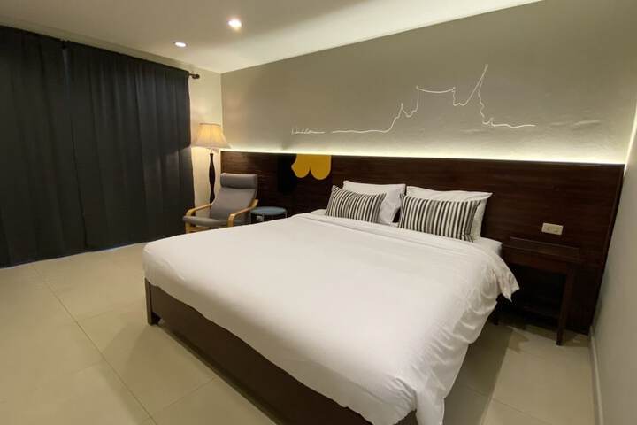 Room 8 of 32
