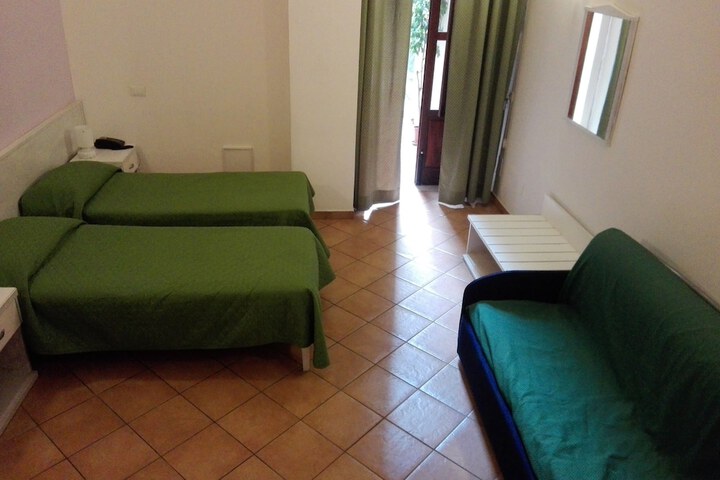 Room 17 of 48