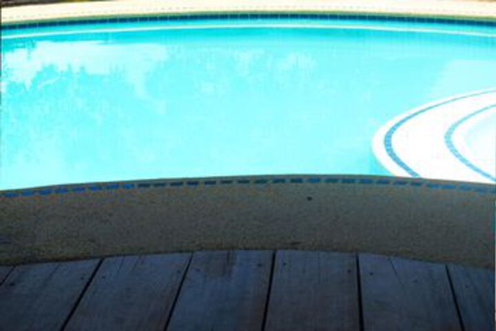 Pool 90 of 124