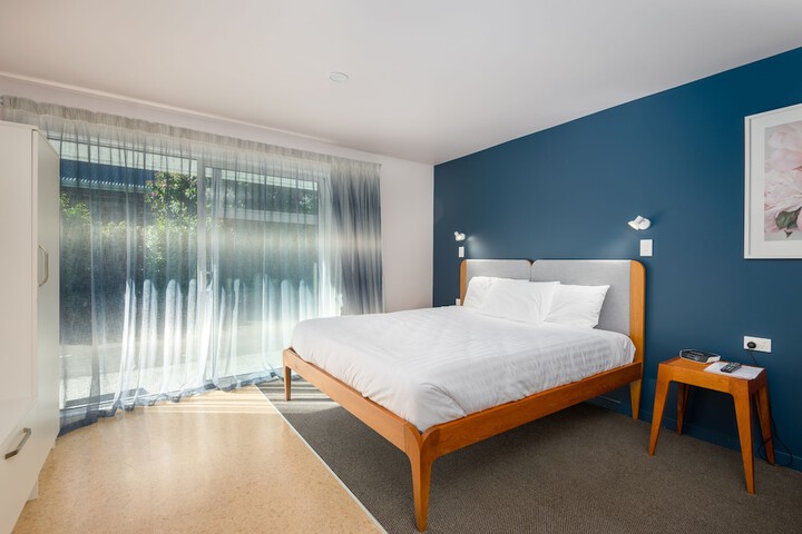 Room 6 of 37