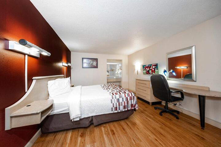 Room 11 of 28