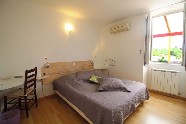 Room 6 of 35