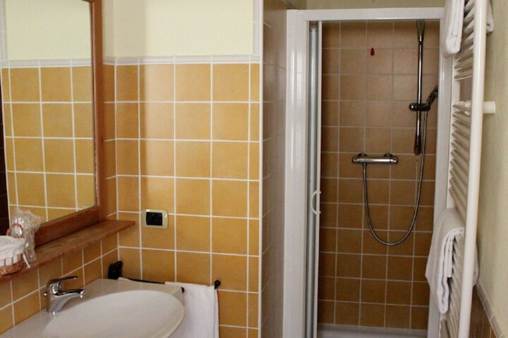 Room 15 of 28