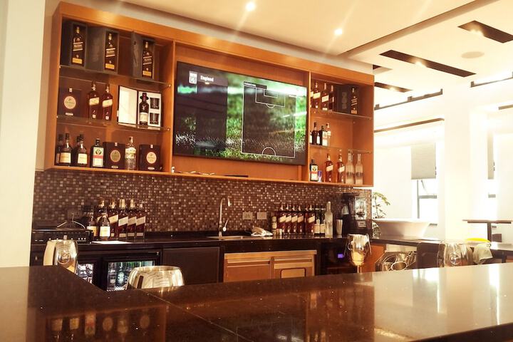 Lounge 45 of 56