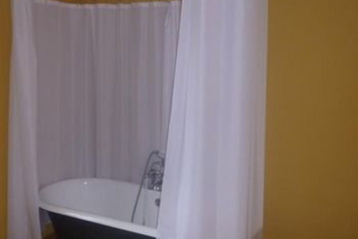 Room 4 of 13