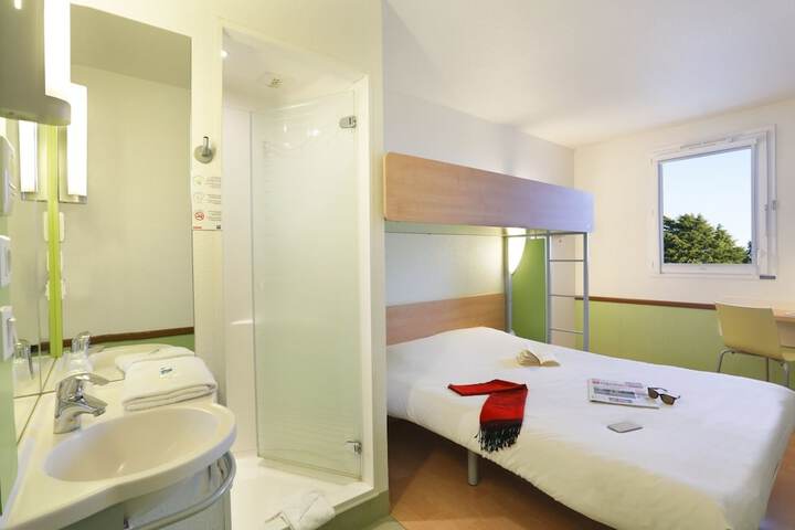 Room 5 of 49