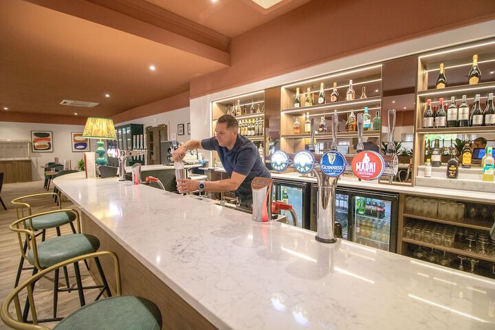 Lounge 126 of 178