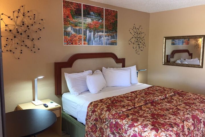 Room 7 of 19