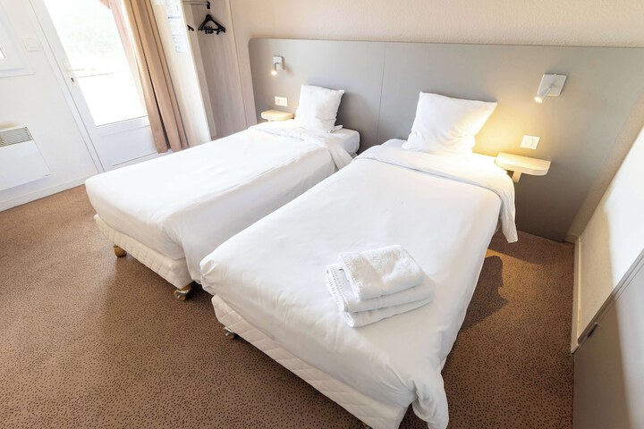 Room 6 of 38