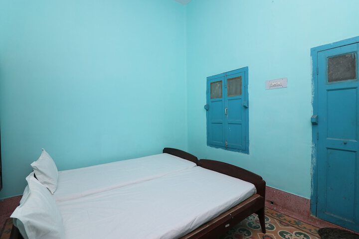 Room 12 of 17
