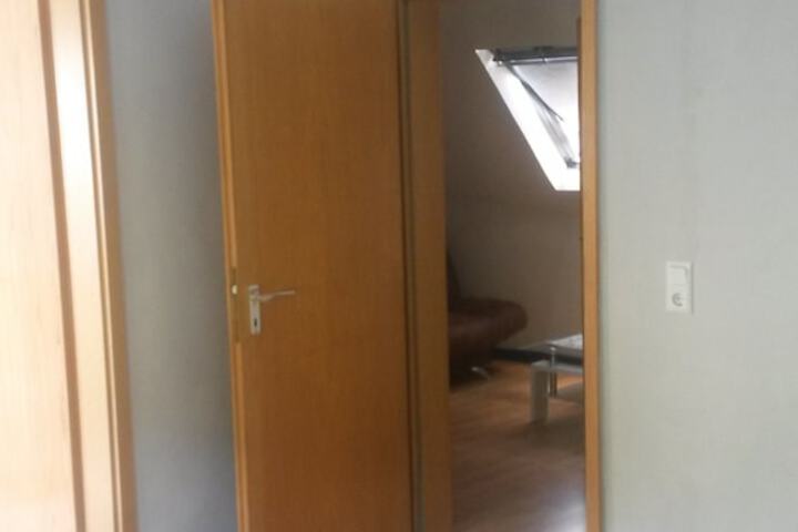 Room 6 of 9