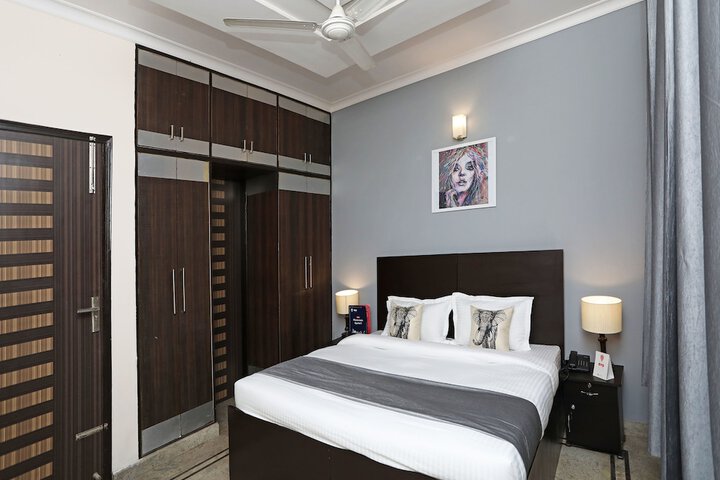 Room 13 of 22