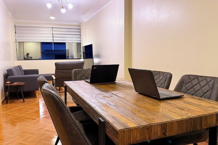 Lounge 16 of 18