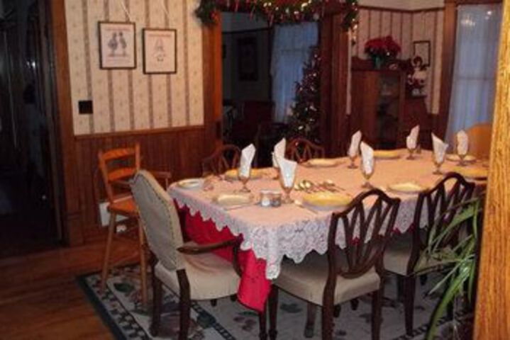 Dining 7 of 64
