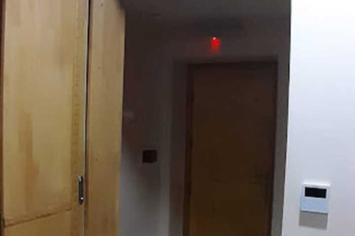 Room 9 of 19