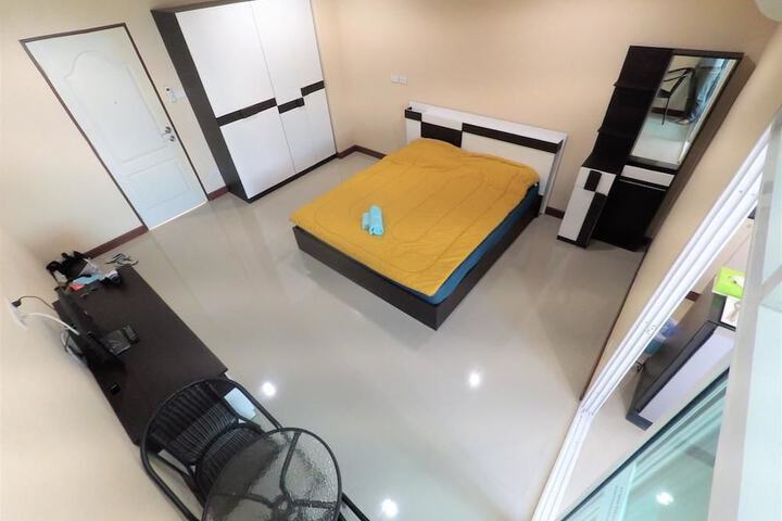 Room 7 of 9