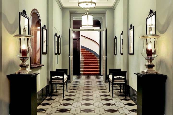 Ballroom/Hall 39 of 45