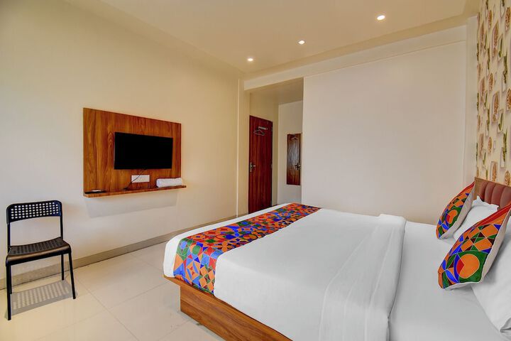 Room 11 of 25