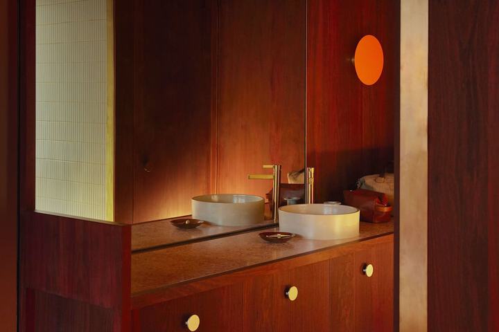 Room 33 of 68