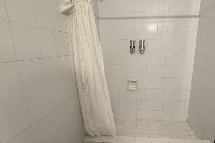 Room 25 of 46