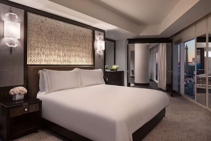 Room 18 of 170