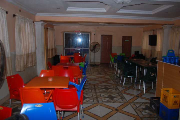 Dining 15 of 23