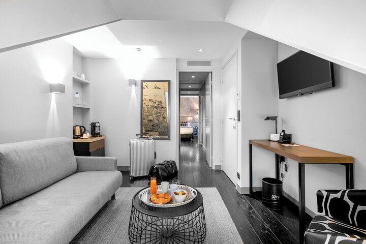 Room 25 of 41