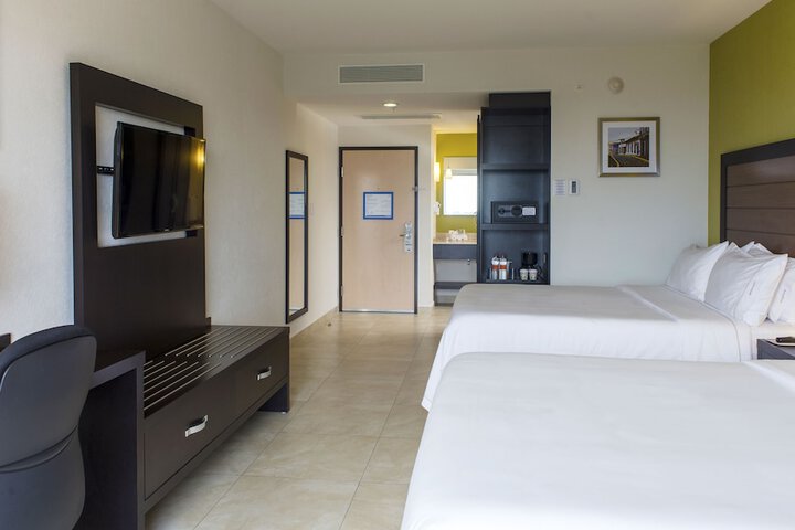 Room 10 of 107