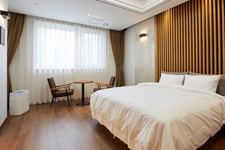 Room 13 of 40