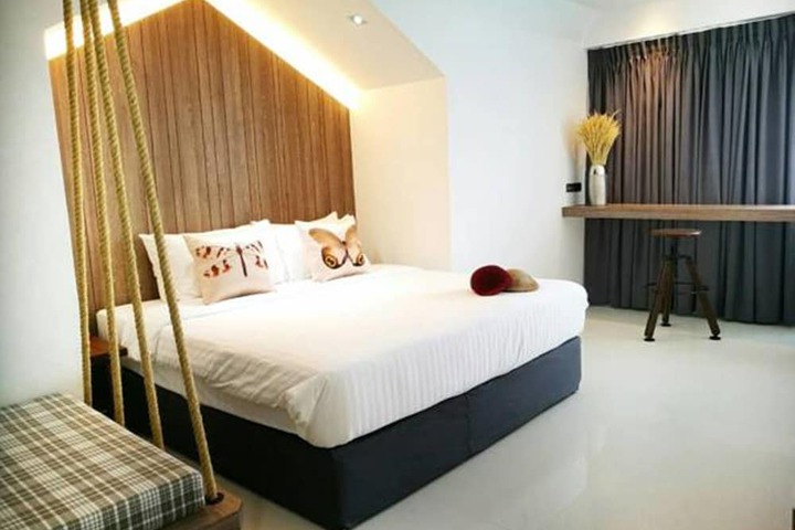 Room 12 of 90