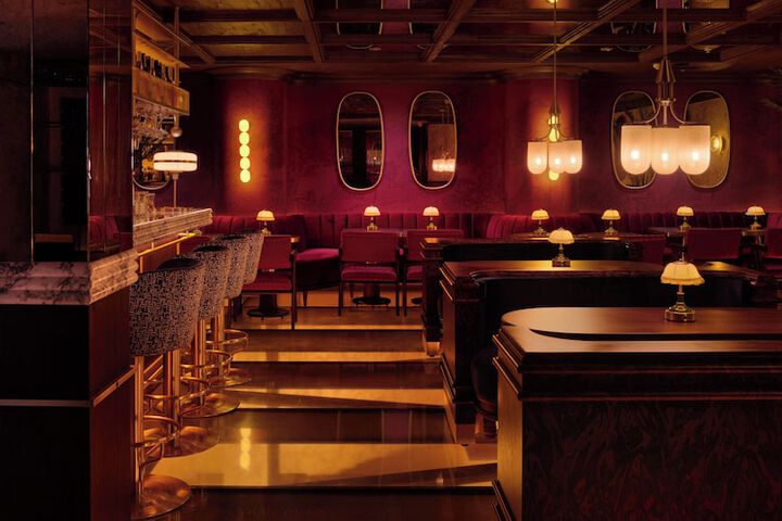 Lounge 30 of 63