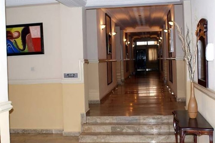 Ballroom/Hall 12 of 16