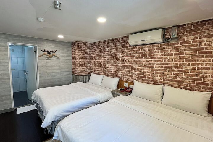 Room 27 of 32