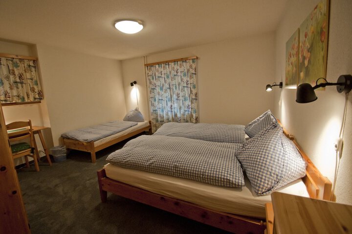 Room 8 of 166