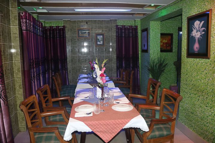 Dining 42 of 47