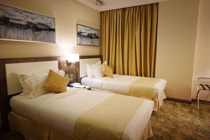 Room 9 of 48