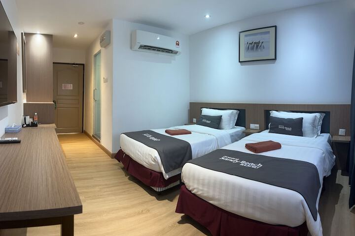 Room 13 of 36