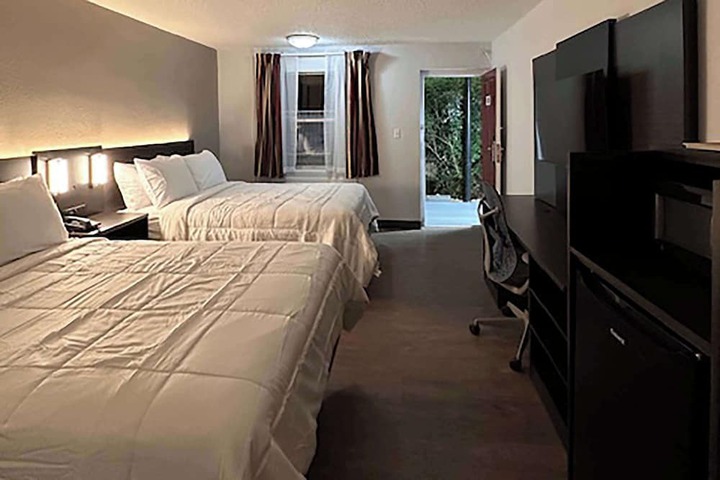 Room 16 of 38