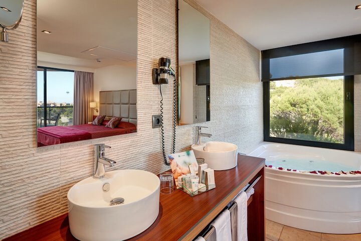 Jetted tub