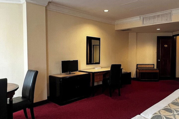 Room 35 of 49