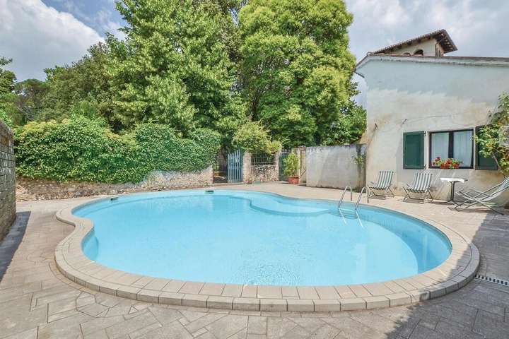 Pool 9 of 13