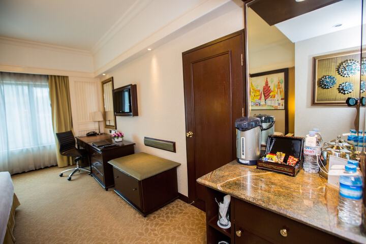 Room 4 of 47