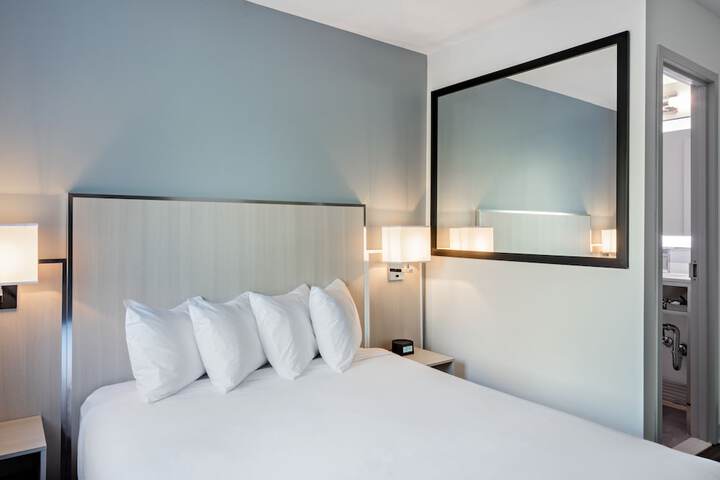 Room 4 of 28